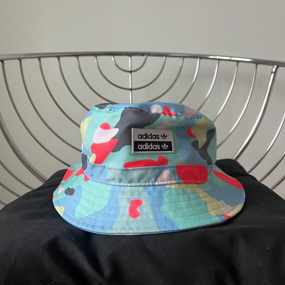 Bucket hat